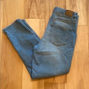 NWOT!! AEO mom jeans size 4